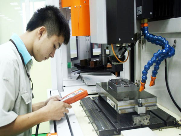 75 phần trăm máy móc doanh nghiệp sử dụng công nghệ tụt hậu
